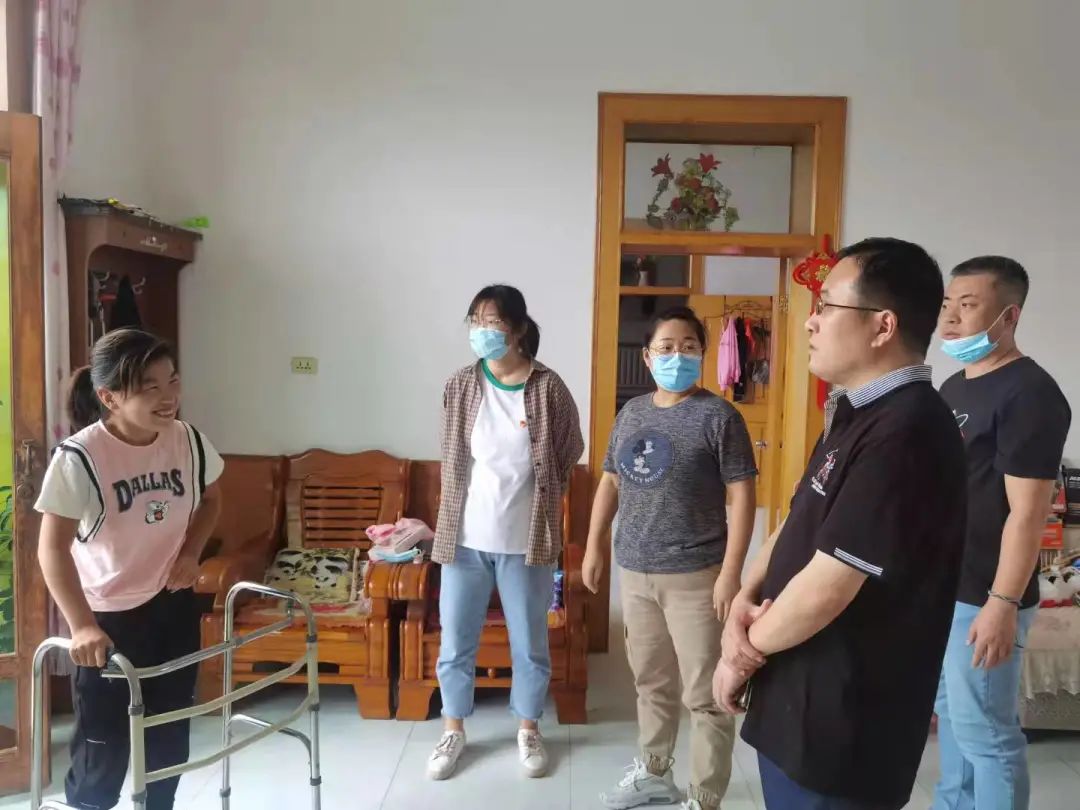 京津科技谷开展走访慰问结对困难户活动(图2)