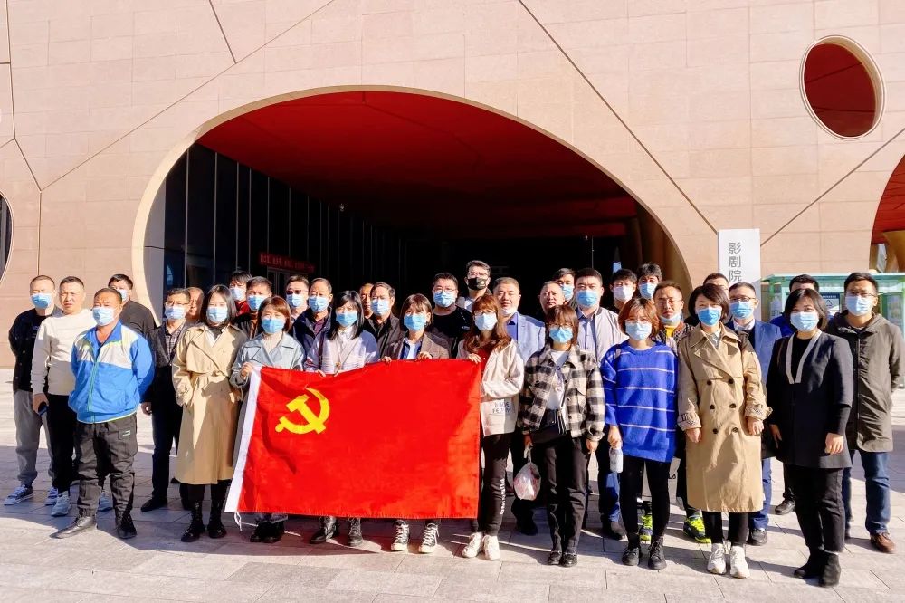 京津科技谷组织全体干部员工集中观看重点革命历史题材电影《长津湖》(图2)