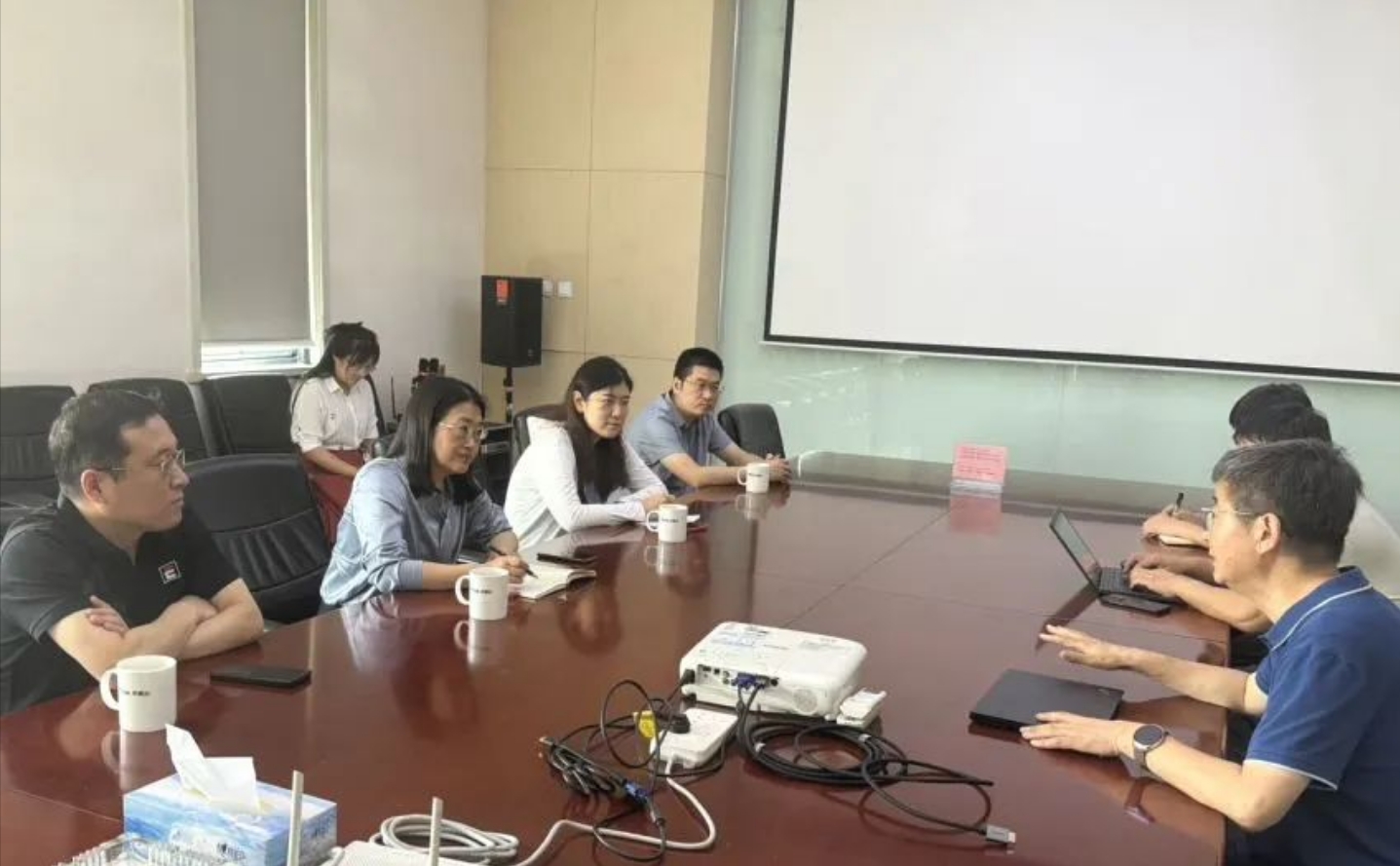 定州市驻天津招商联络处到京津科技谷考察交流(图1)