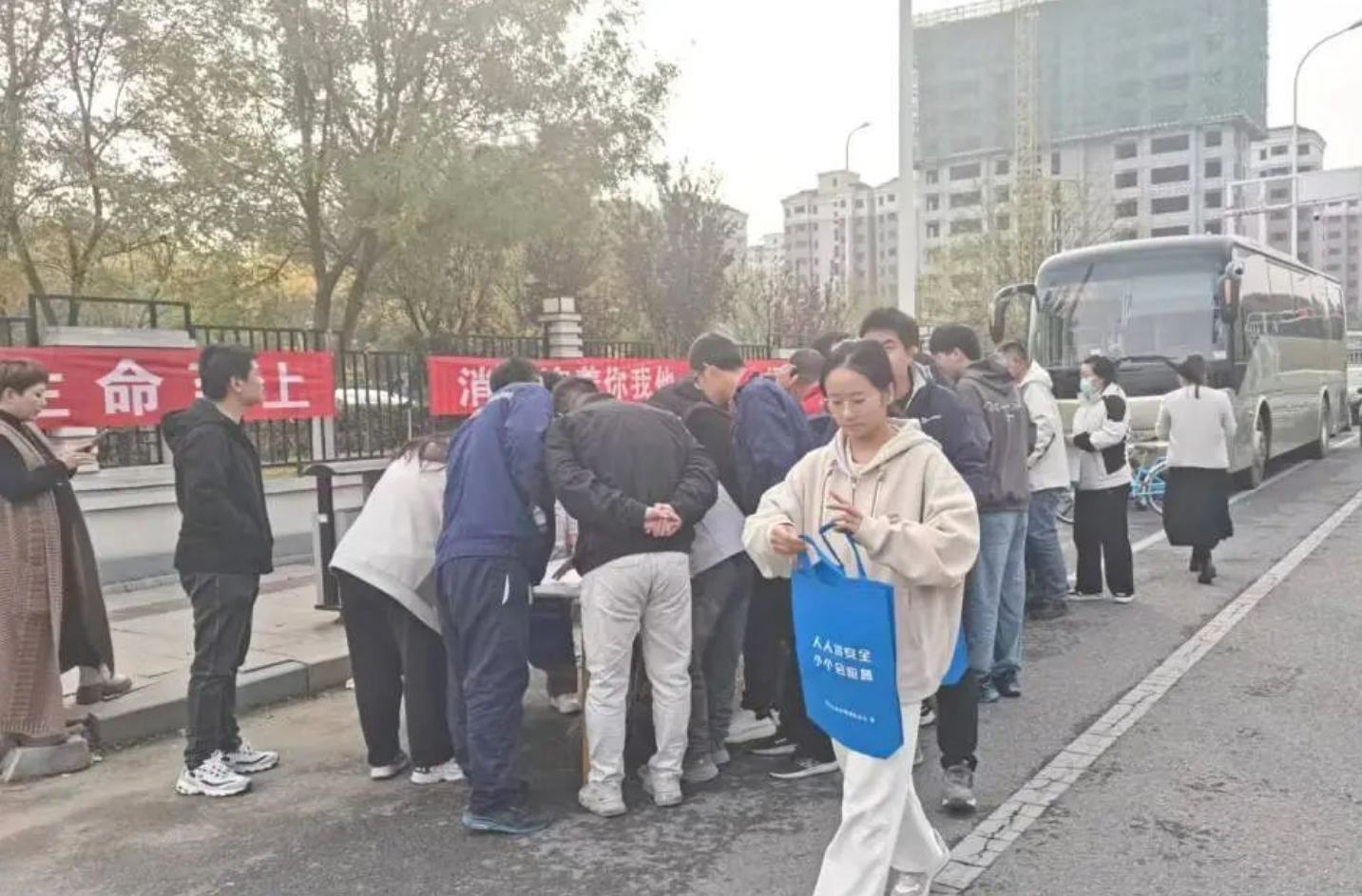 全民消防 生命至上——京津科技谷积极开展消防宣传月活动(图1)