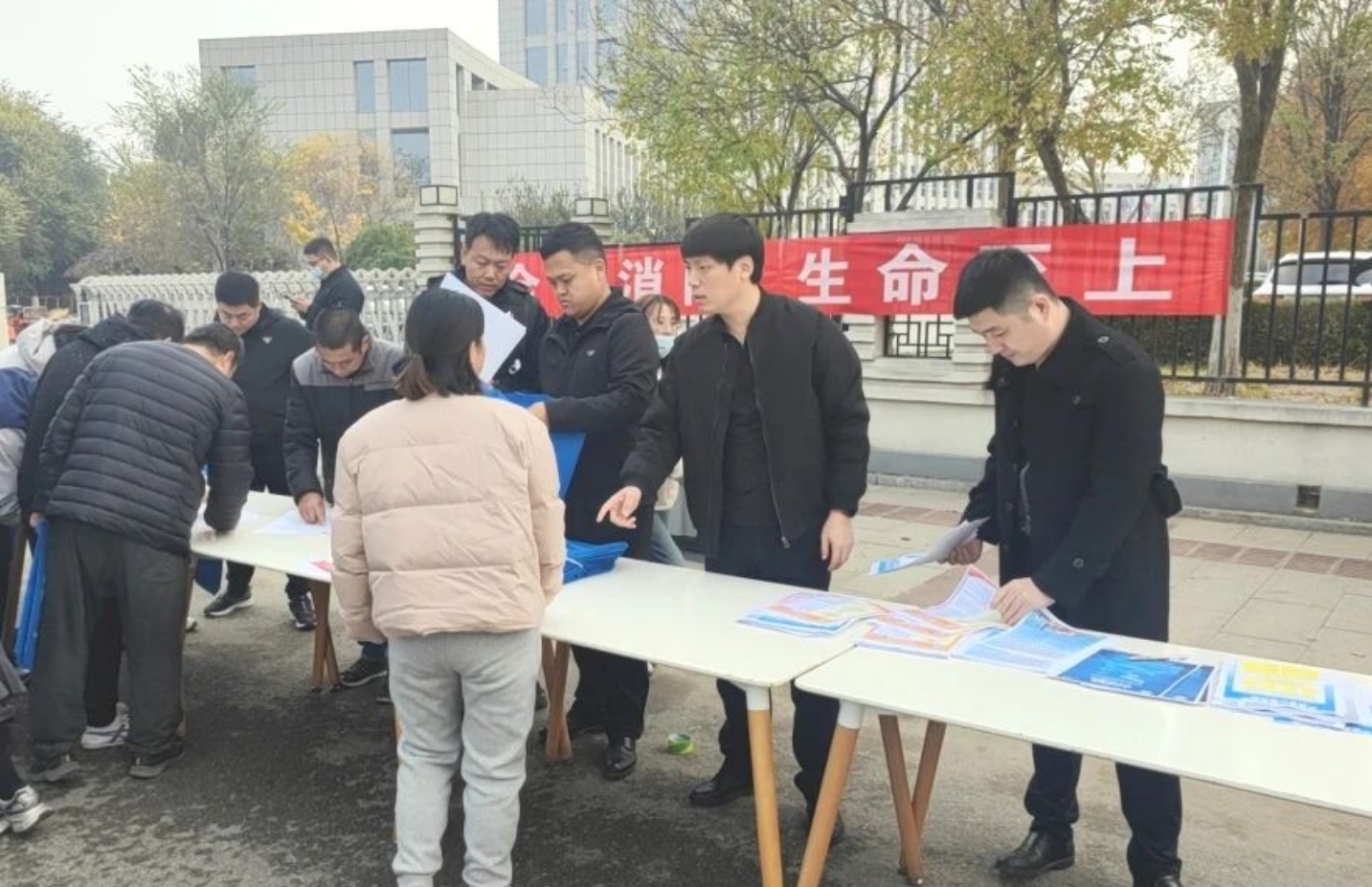 全民消防 生命至上——京津科技谷积极开展消防宣传月活动(图2)