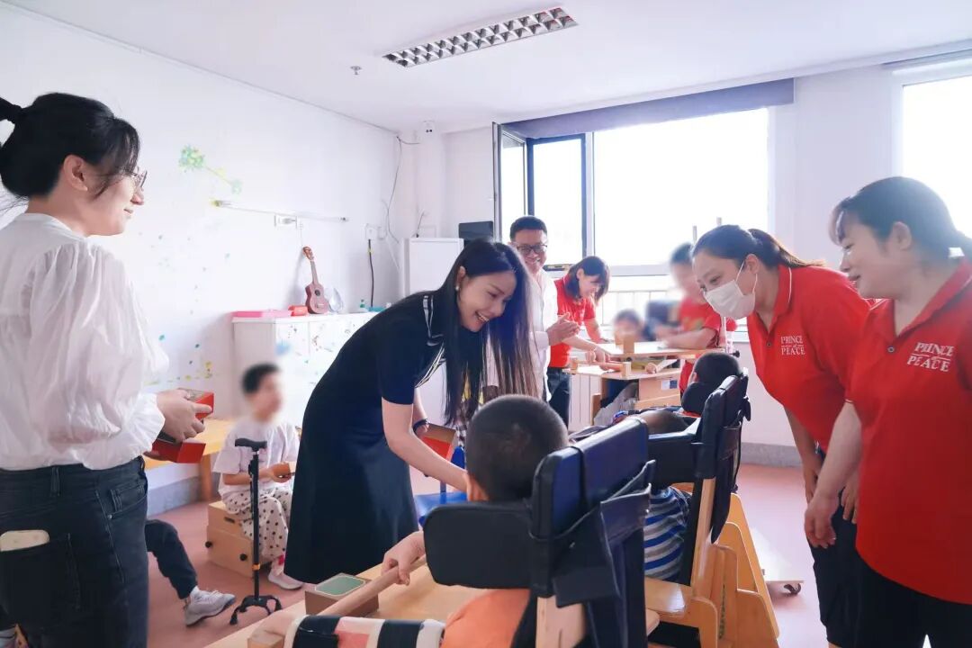 情暖双节 京津科技谷爱心企业走访慰问福利院儿童(图3)