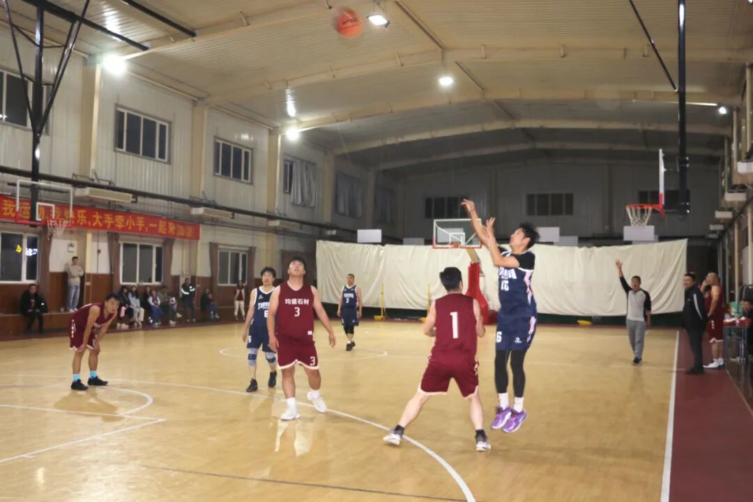 圆满落幕!京津科技谷这场篮球赛“超燃”!(图4) 圆满落幕!京津科技谷这场篮球赛“超燃”!(图4)